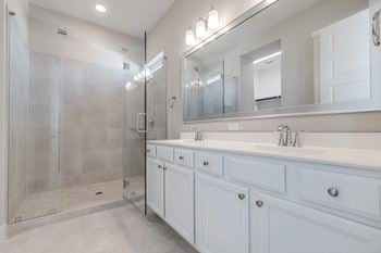 Double vanity sink